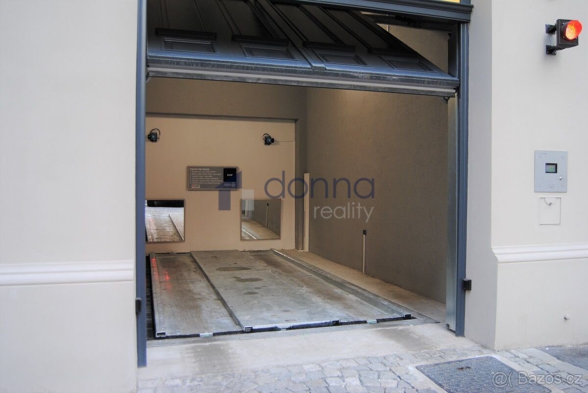 Garážové stání, Praha 1 - Staré Město, Valentinská - 2