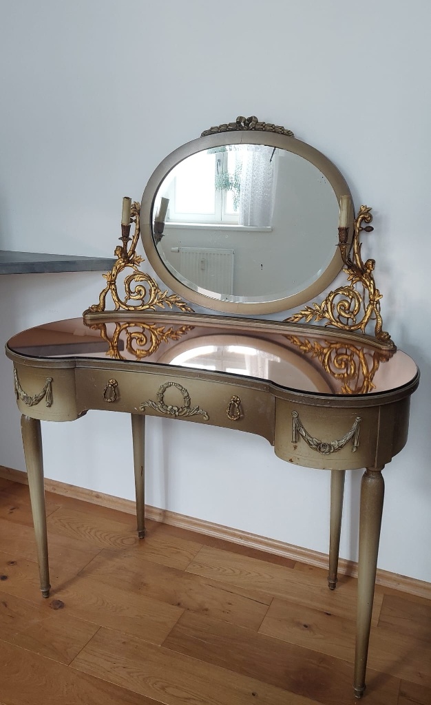 Toaletní stolek se zrcadlem - 2