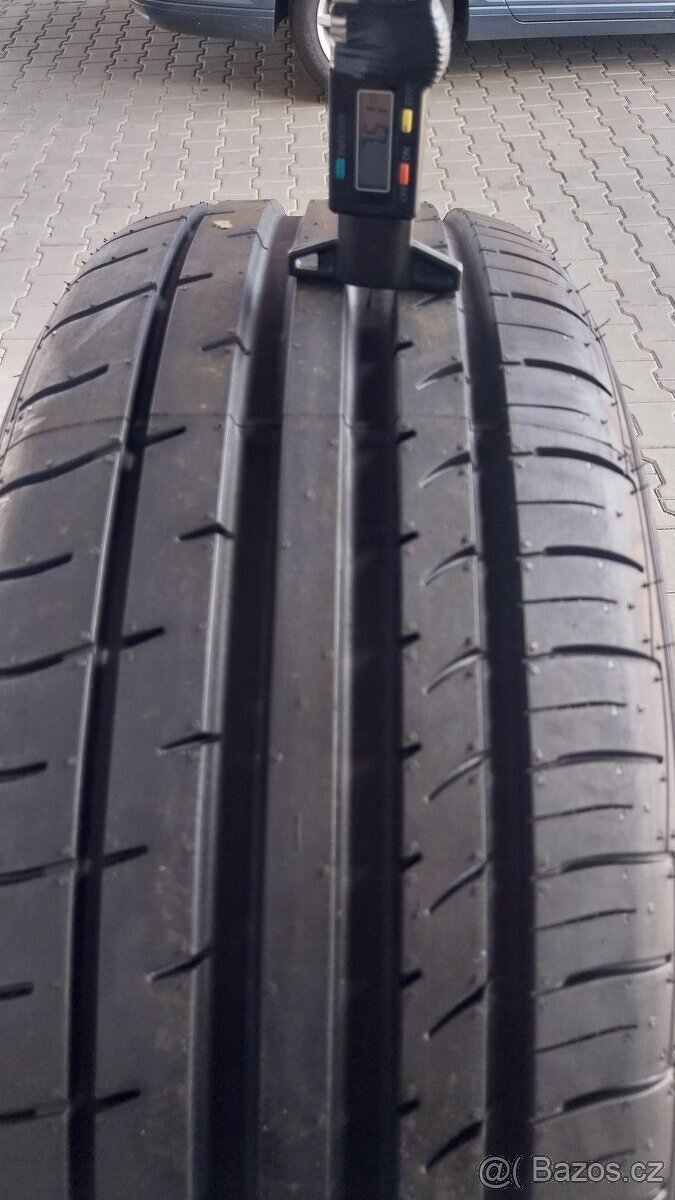 Prodám 2 x letní pneu Falken 215/50/18 - jako nové - 2