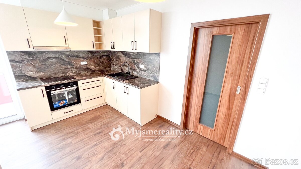 Pronájem bytu s garážovým stáním 1+1 41 m², Znojmo, ul. Kosm - 2