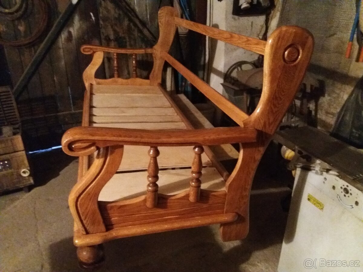 Masivní pohovka - 2