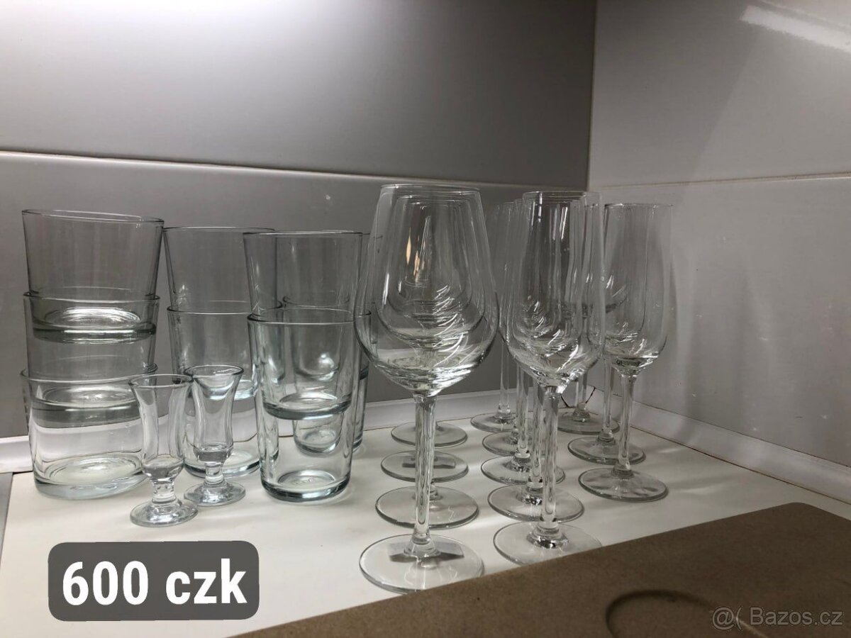 Sada nádobí, skleniček a příborů - 2