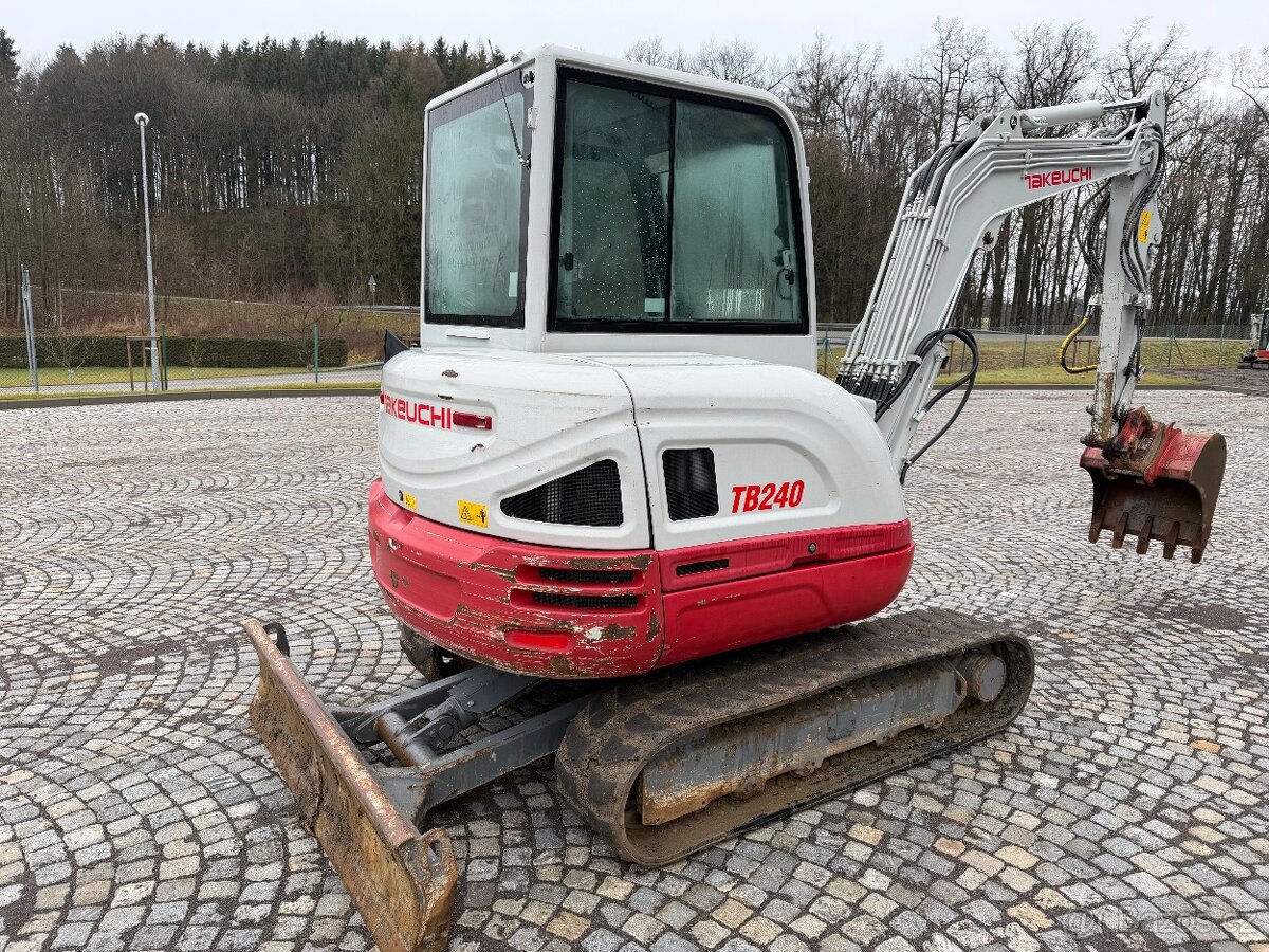 Minibagr Takeuchi TB240 - 2