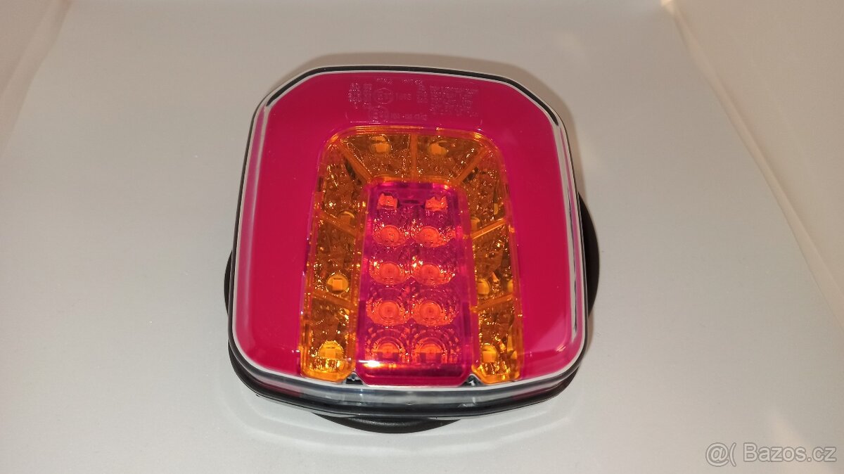 Univerzální zadní LED světlo – 2 kusy 12V / 24V - 2