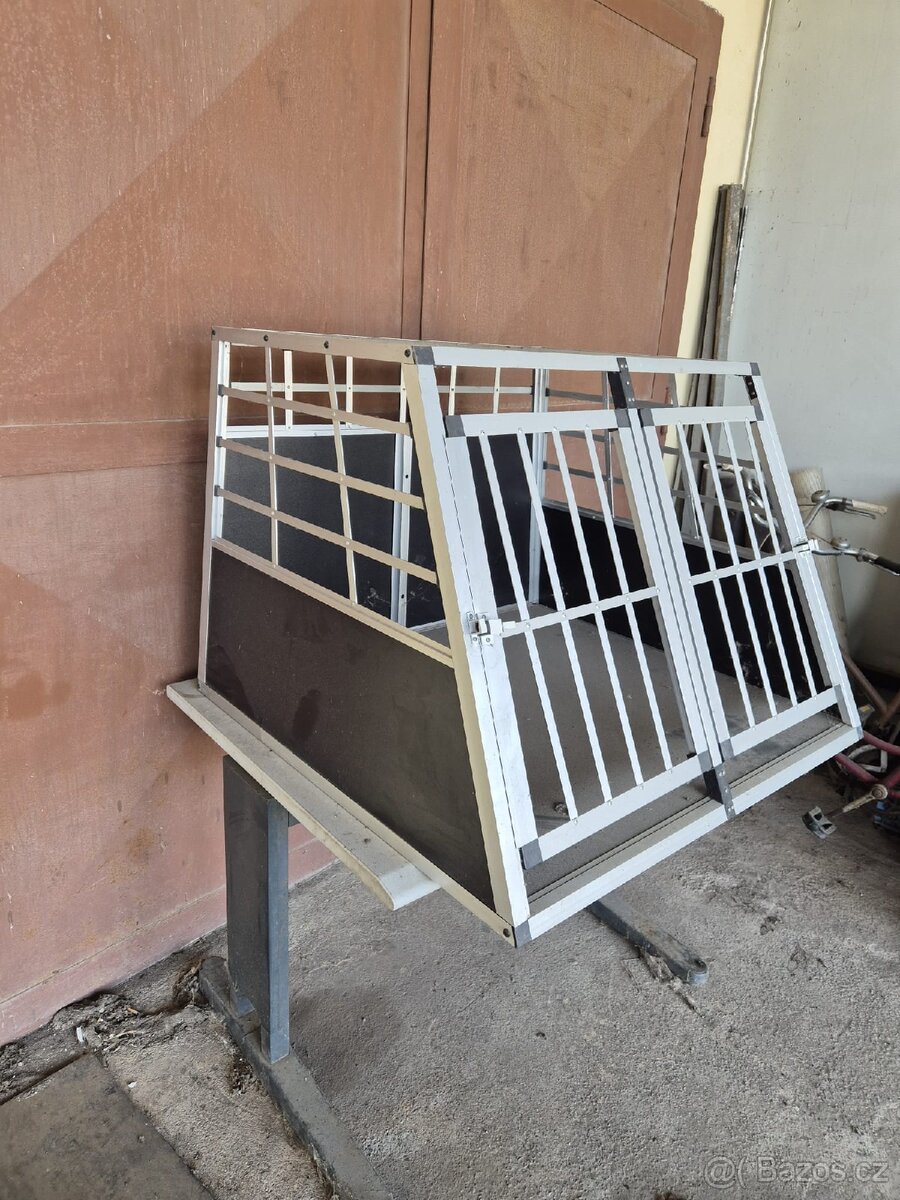 Prodám velkou klec pro psa. - 2