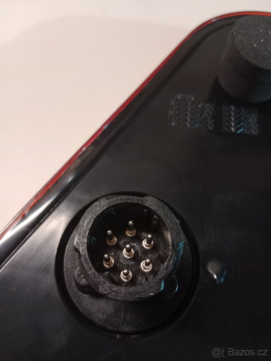 Pravé zadní led světlo - 2
