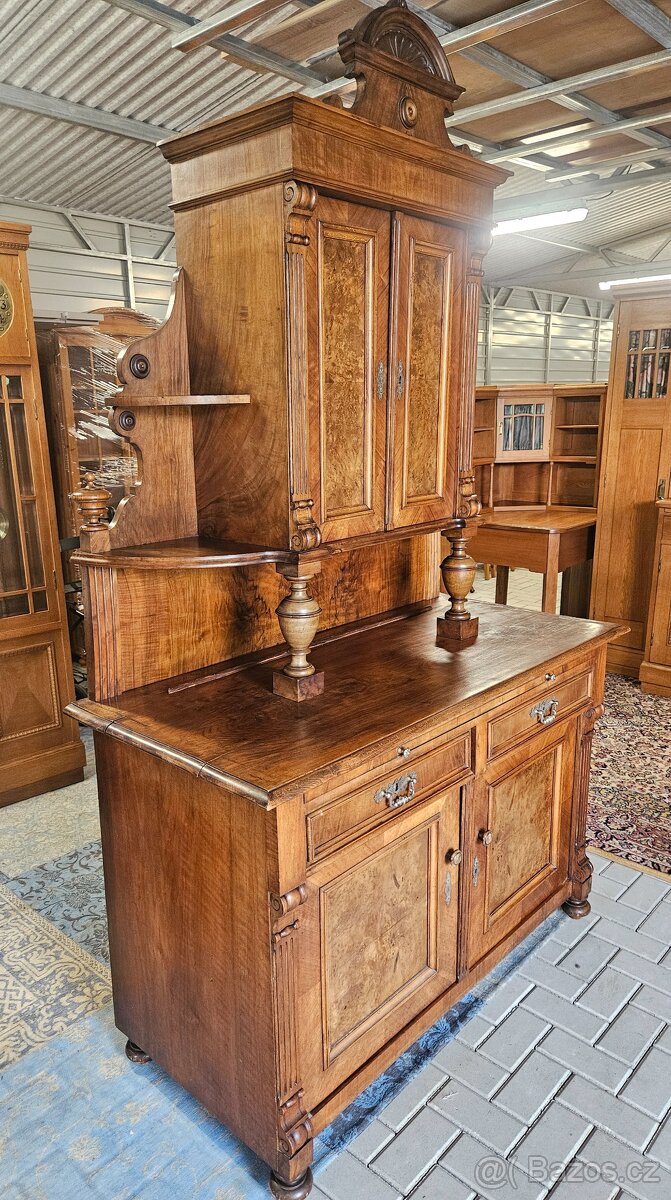 Kredenc starožitný - 2