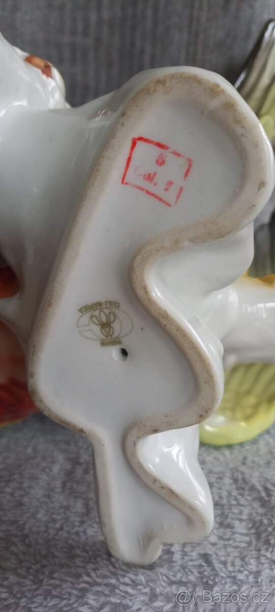 Stará soška papouška - 2