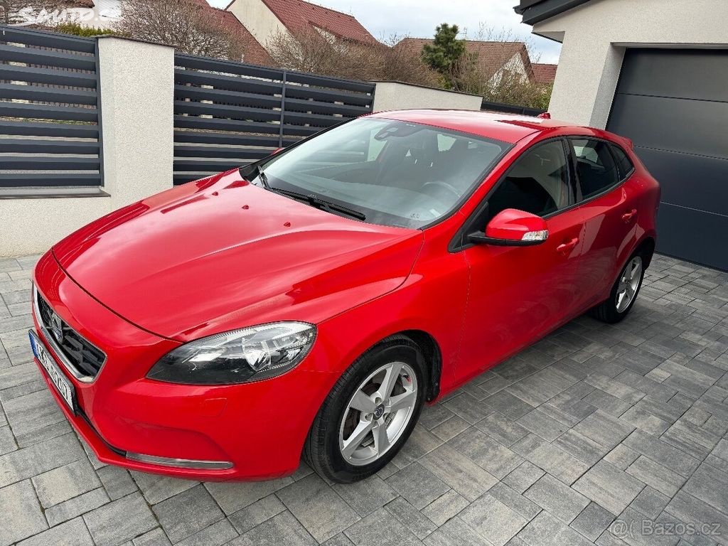 VOLVO V40 D3,110kw,5ti válec,2013 - 2