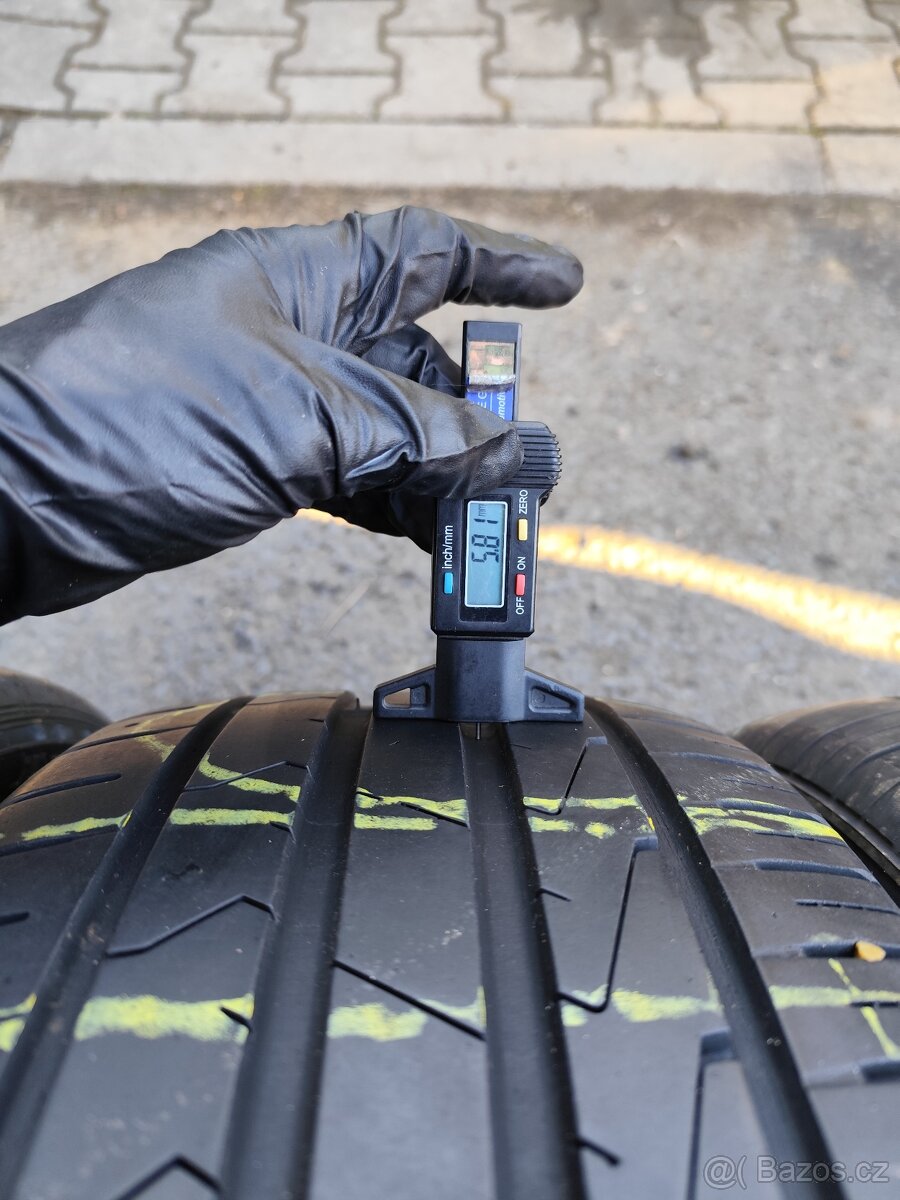 Letní pneu 235/45/17 - 2