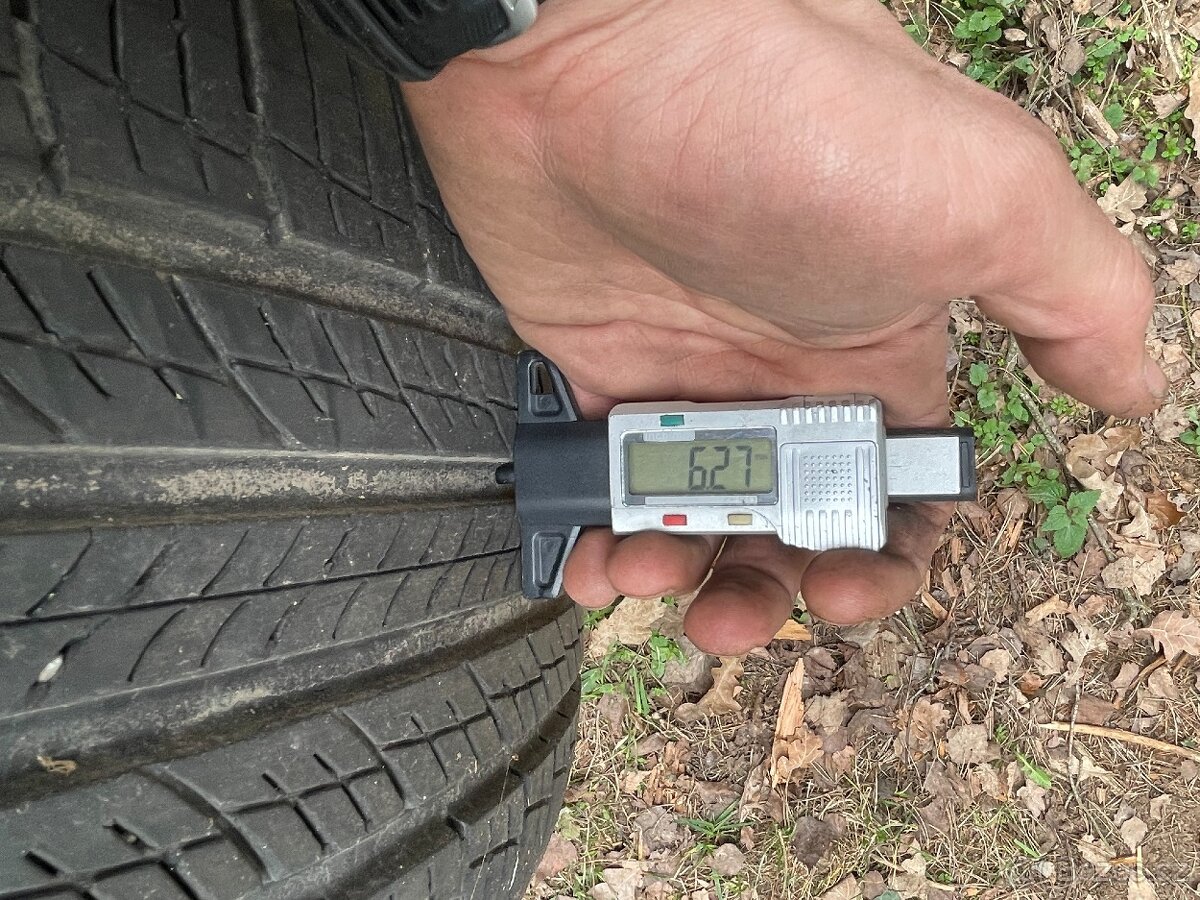 Dvě letní pneu 235/55/17 Hankook - 2