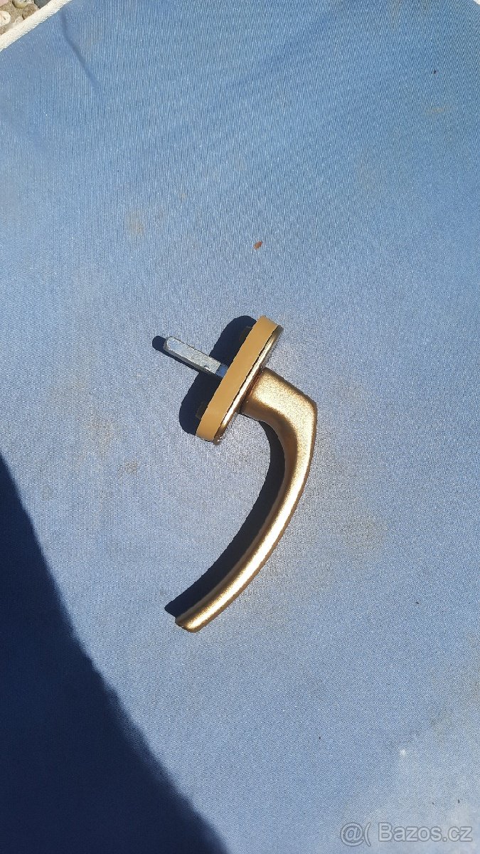 Hlinikove klicky k oknum. - 2