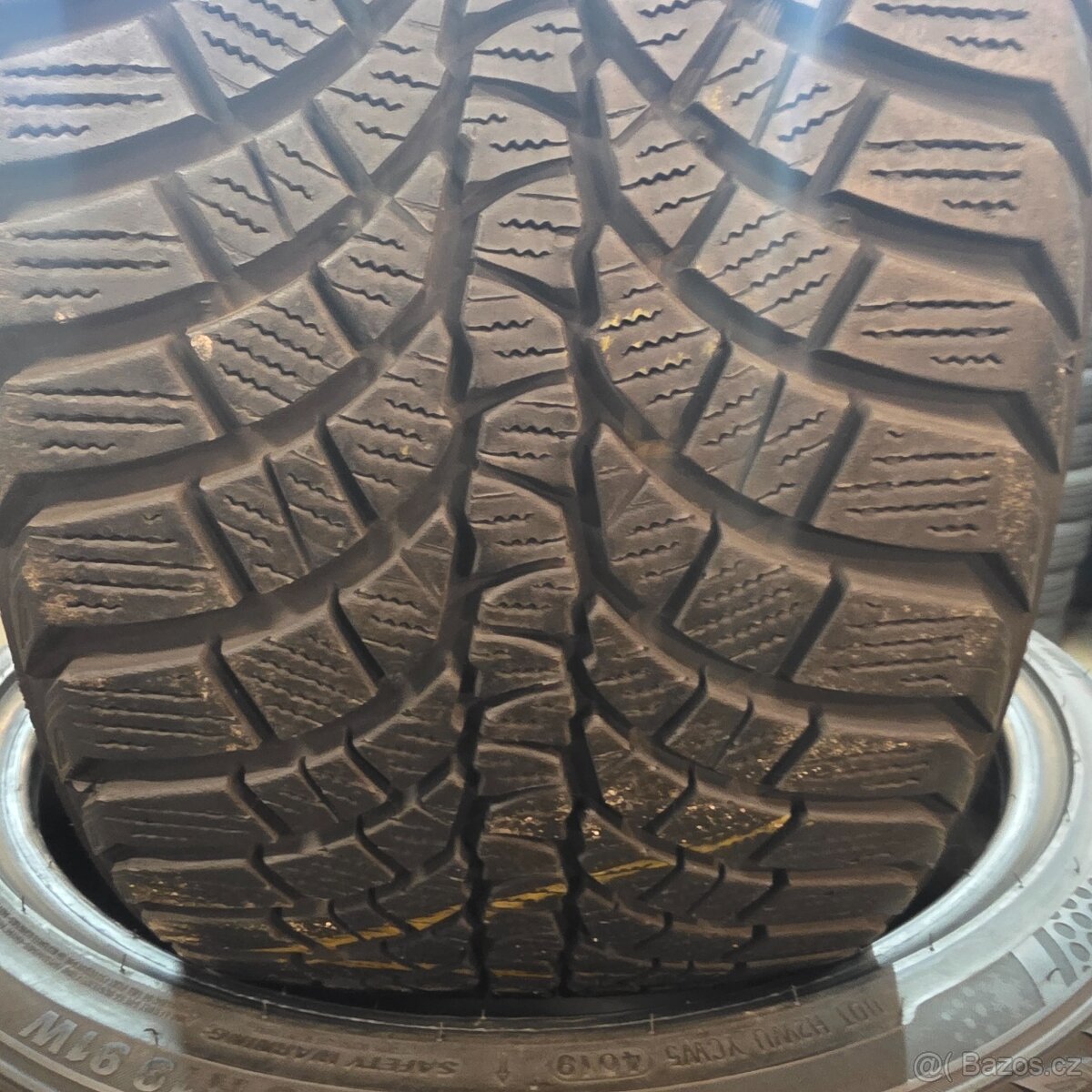 Prodám zimní pneu 235/35/19 - 2