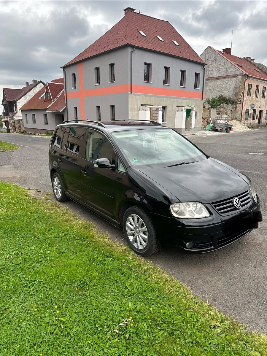 VW touran 2.0 TDI v automatu - 2
