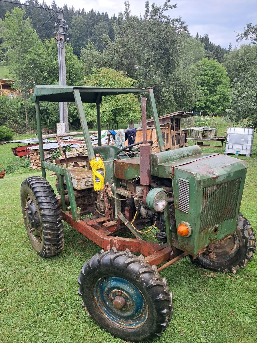 Traktor s motorem octavia - 2