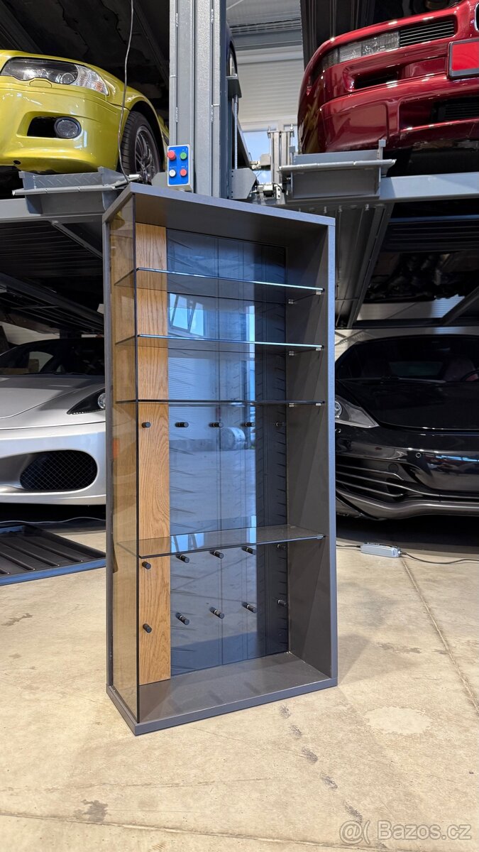 Custom závěsná skříňka na klíče – vyrobená pro petrolheady - 2