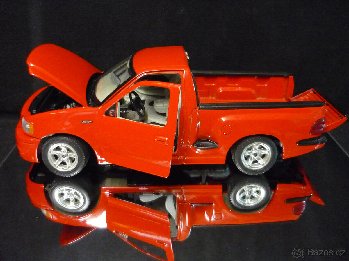 Ford F150 SVT Lightning Bburago 1/18 - 1/21 - 2