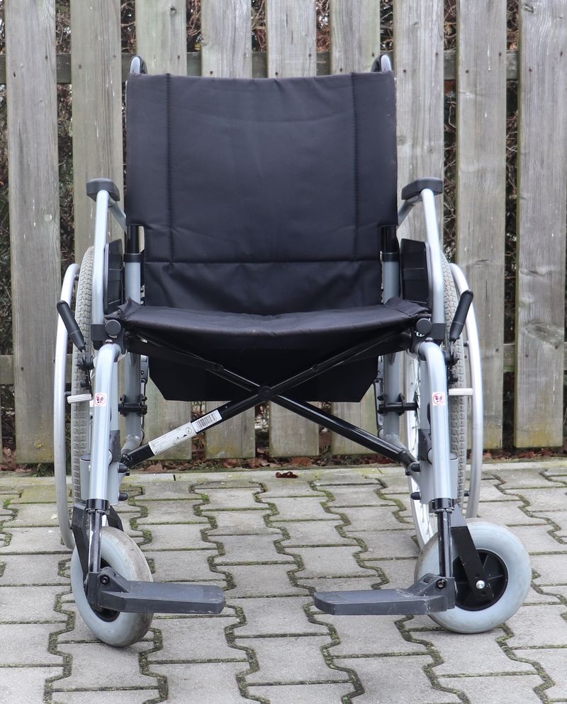 127-Mechanický invalidní vozík Vital - 2