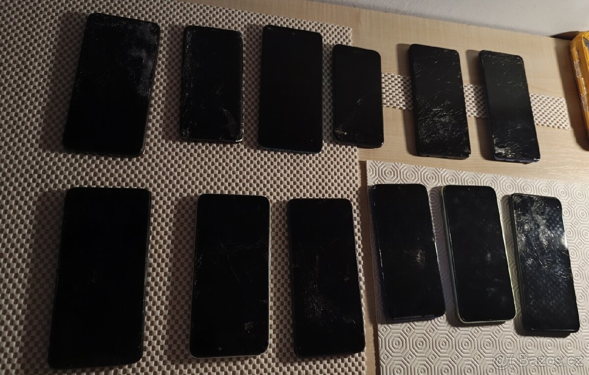 Prodám telefony na ND/opravu - 2