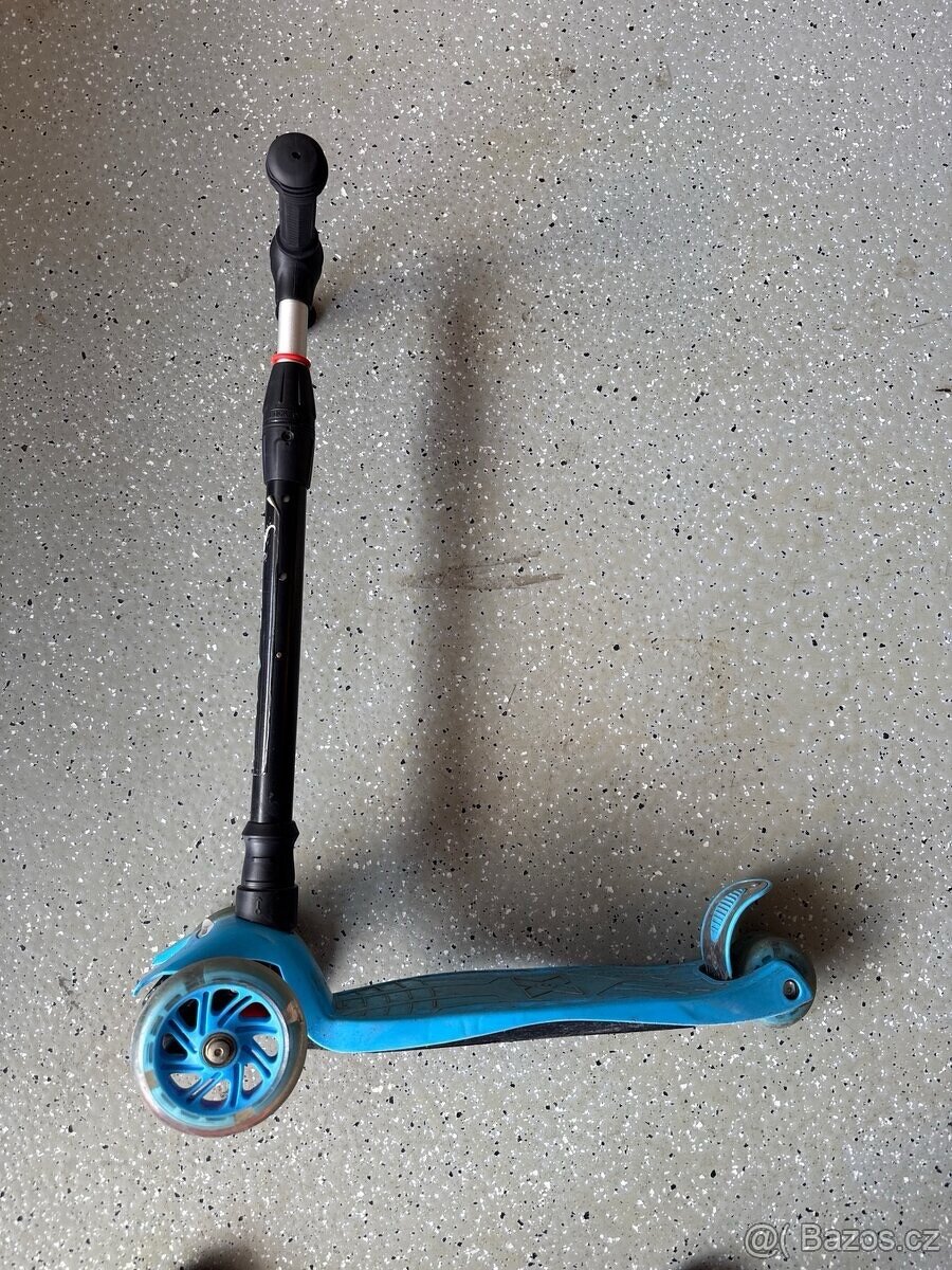 Dětská tříkolka - koloběžka - svítící kolečka - 2