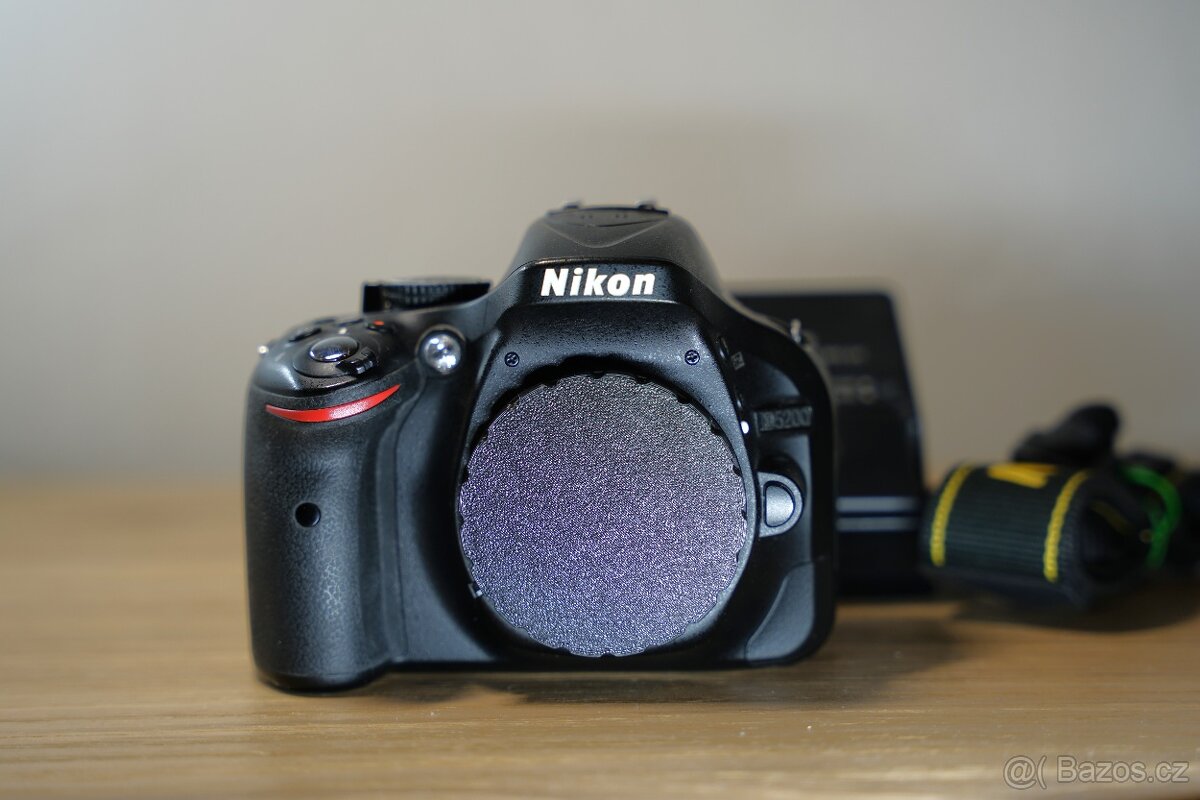 Nikon d5200 (~17k závěrka) - 2