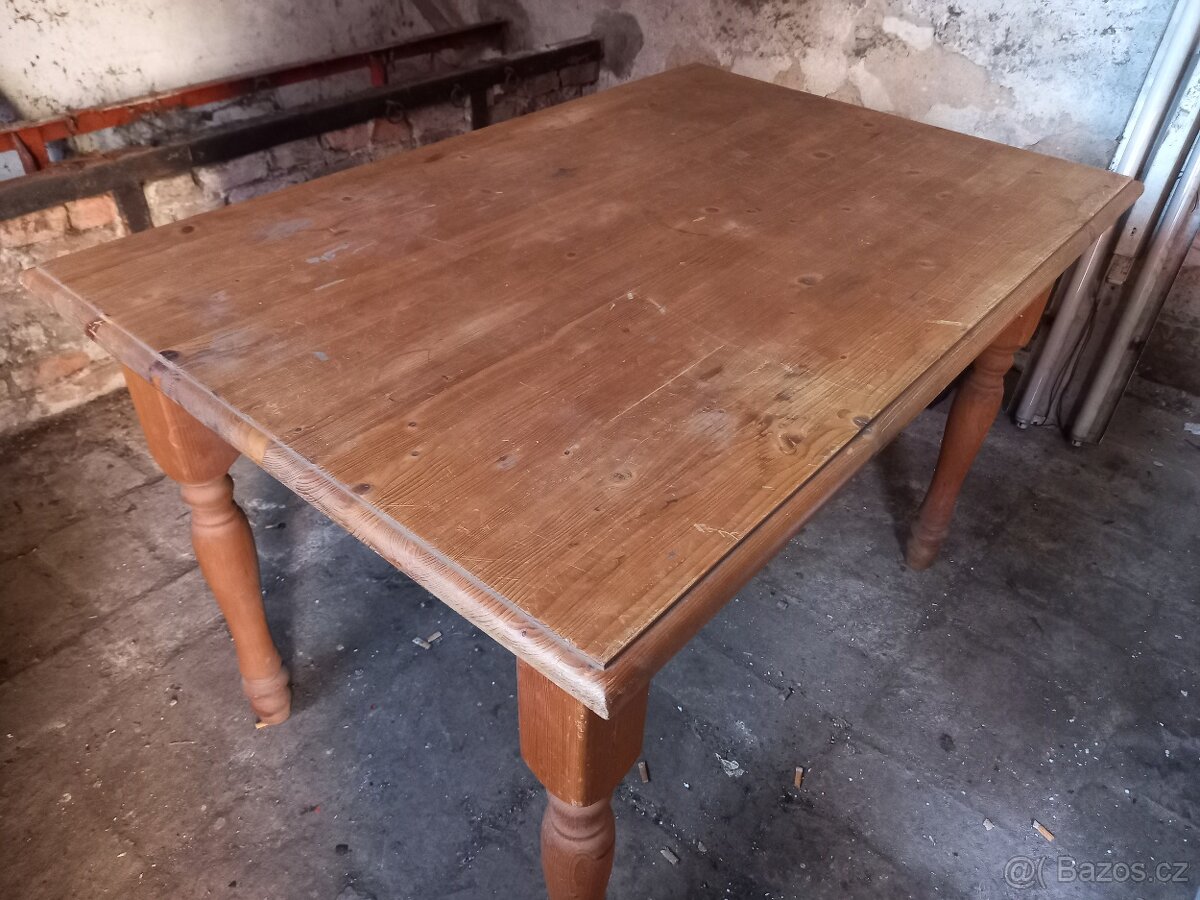 Dreveny jidelni stul - 2
