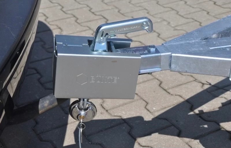 Zámek k přívěsnému vozíku - 2
