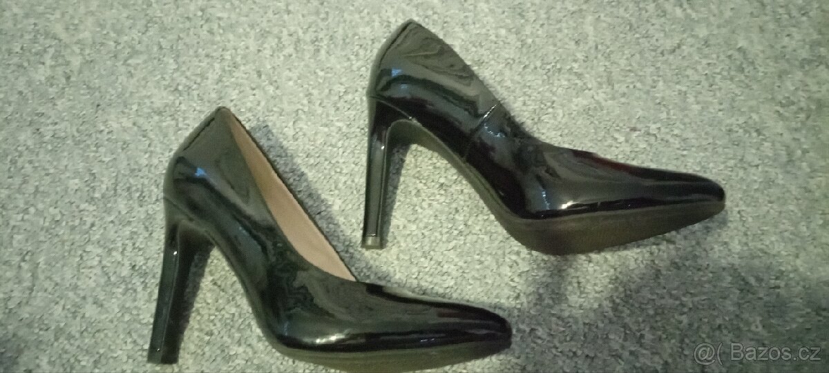 Černé lesklé lodičky - 2