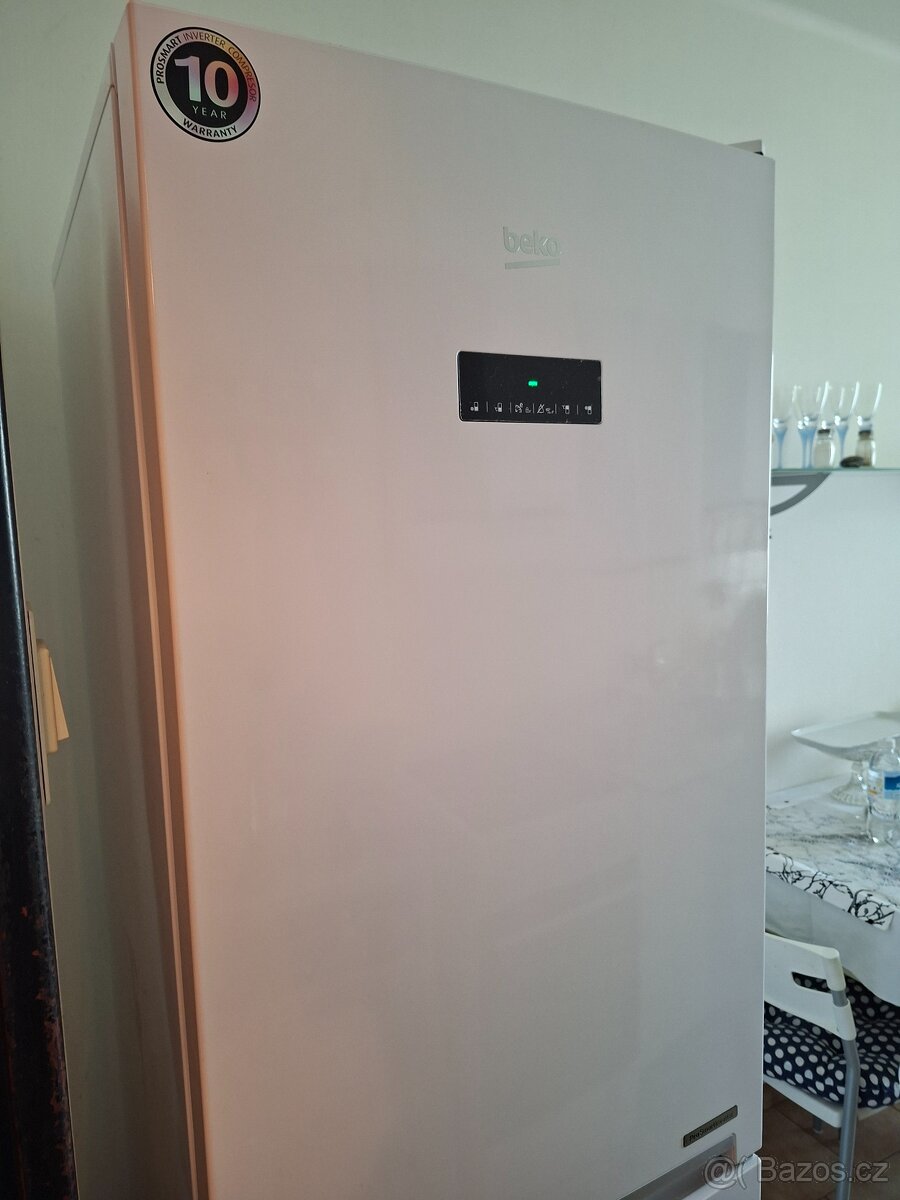 Lednice s mrazákem zn. Beko - 2