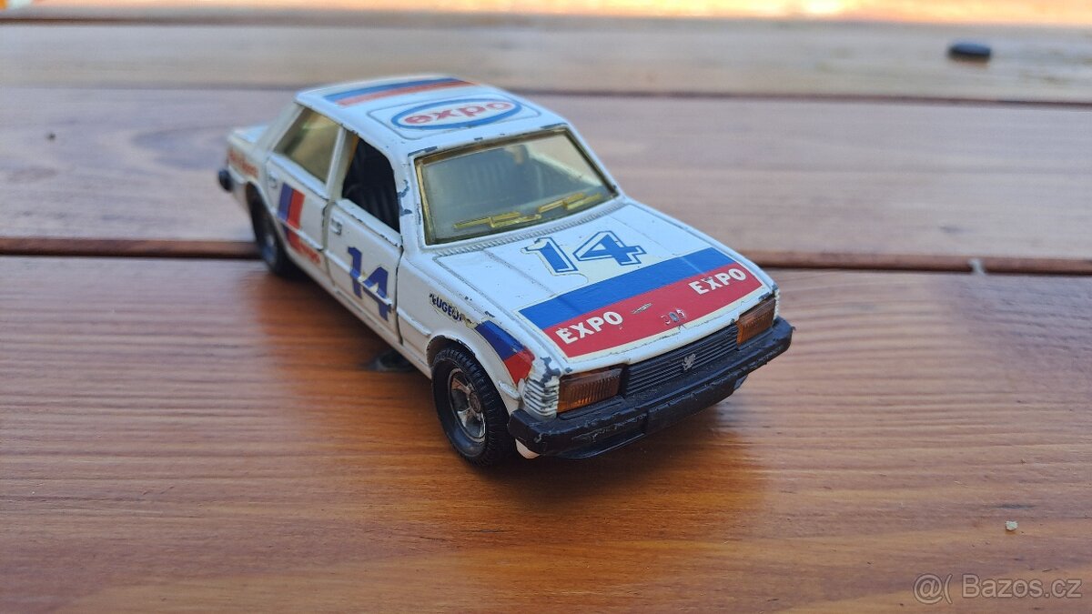 Peugeot 305 matchbox - 2