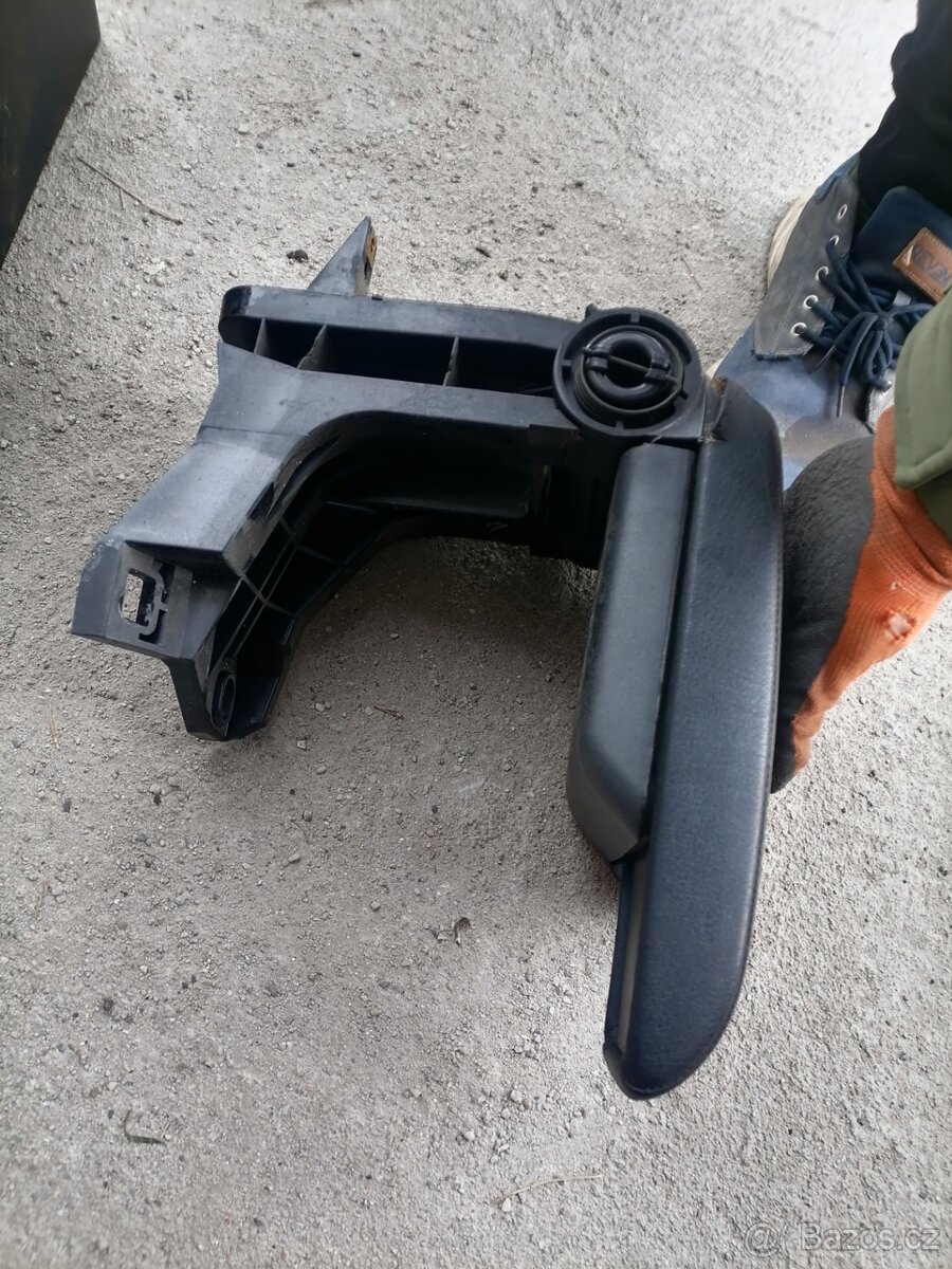 Loketní opěrka z bmw e46 - 2