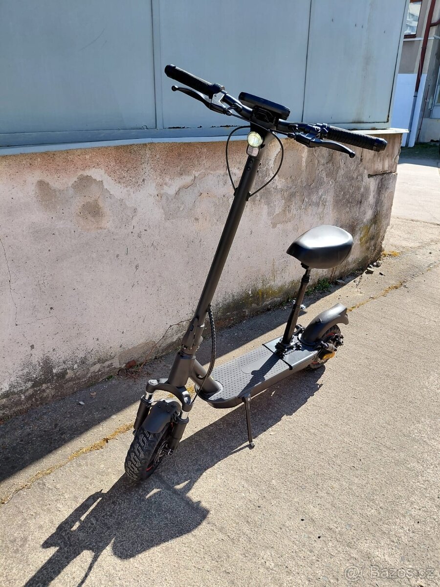 Elektrokoloběžka Vito A3C - 2