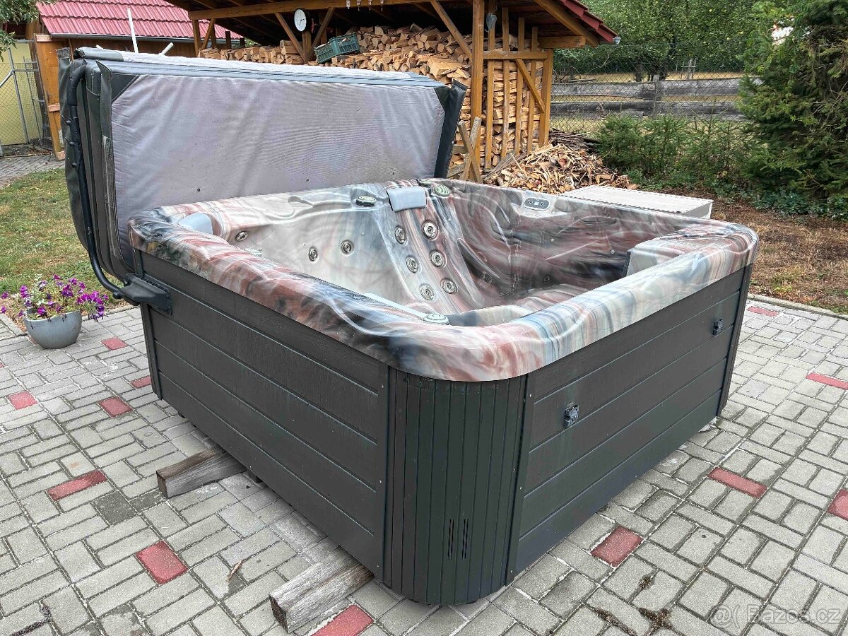 Vířivka Pluto - Toskansko - 2