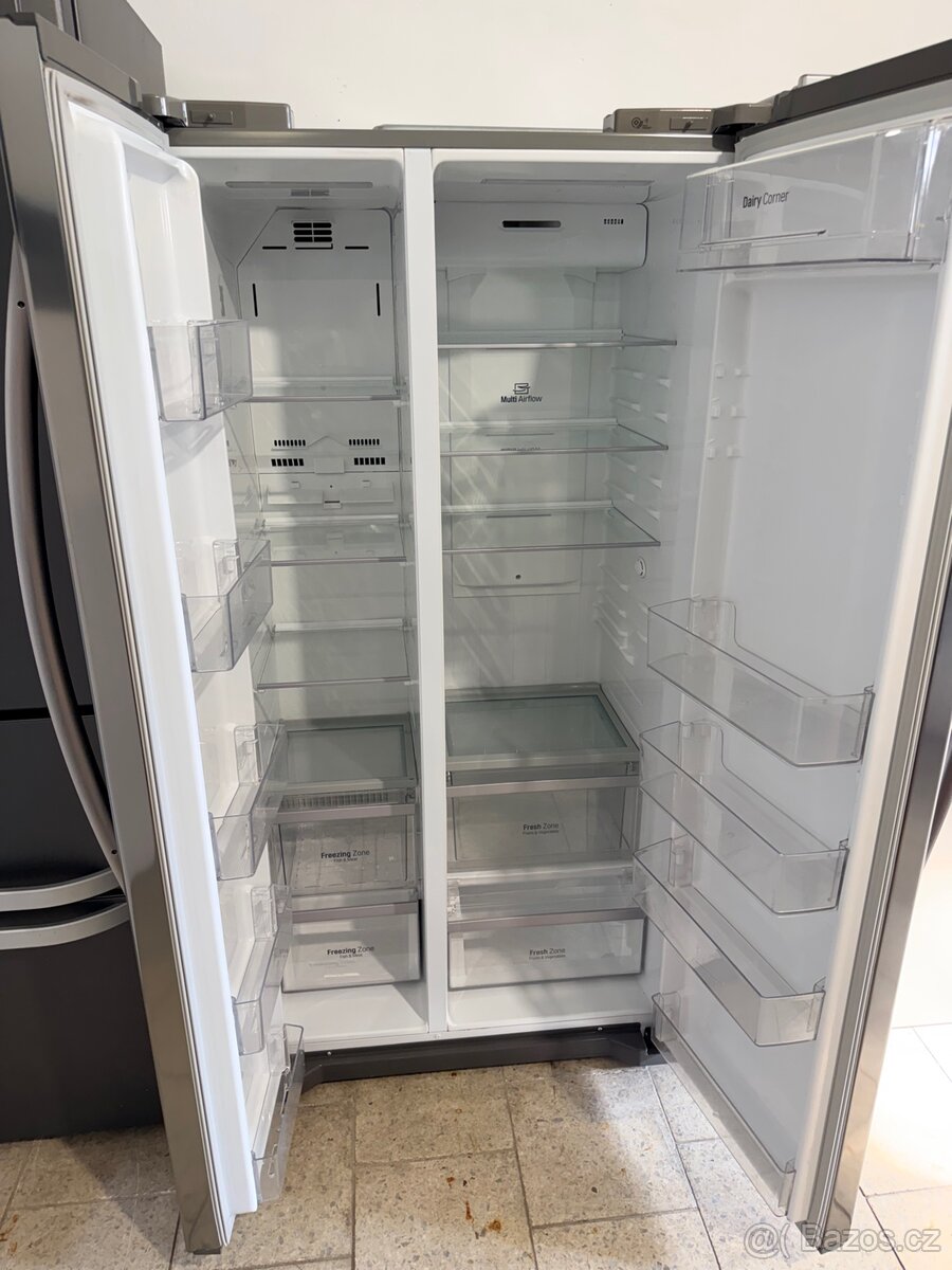 LG Side-by-Side – prostorná americká lednice - 2