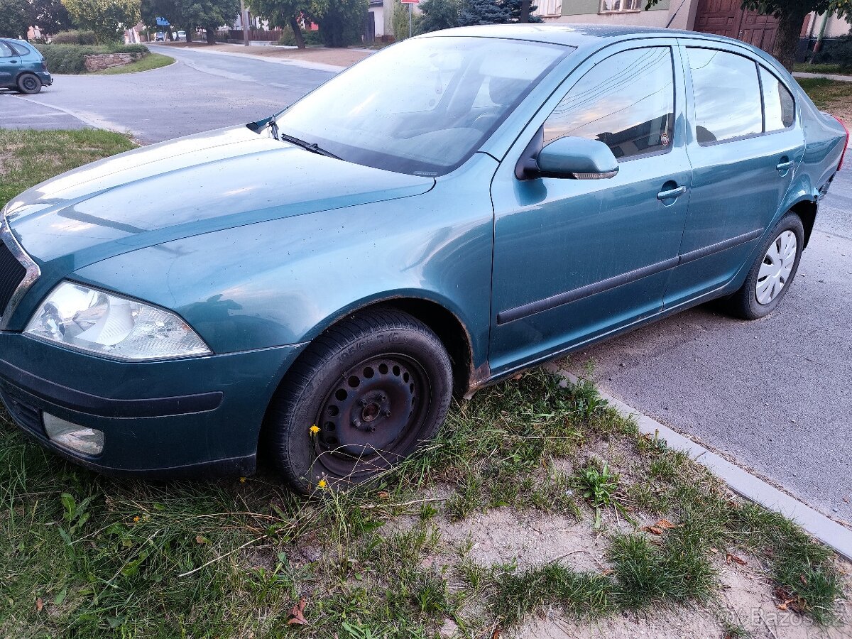 Škoda Octavia 2. 1.6 (75KW) - havarovaná - 2