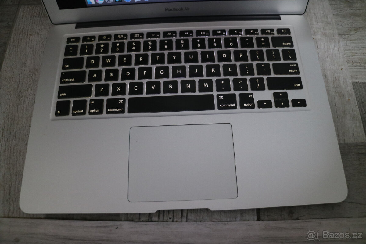 APPLE MACBOOK AIR 13,3” i5/4GB RAM/128GB - 2