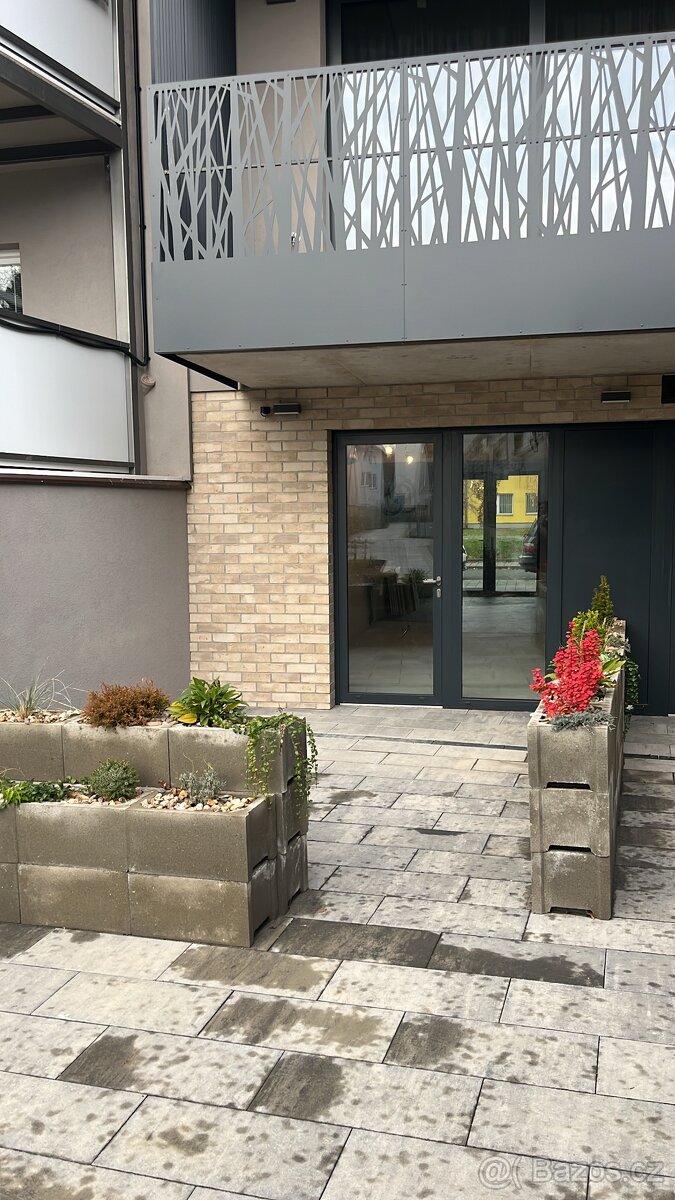 Pronájem křesla pro kadeřnici - 2