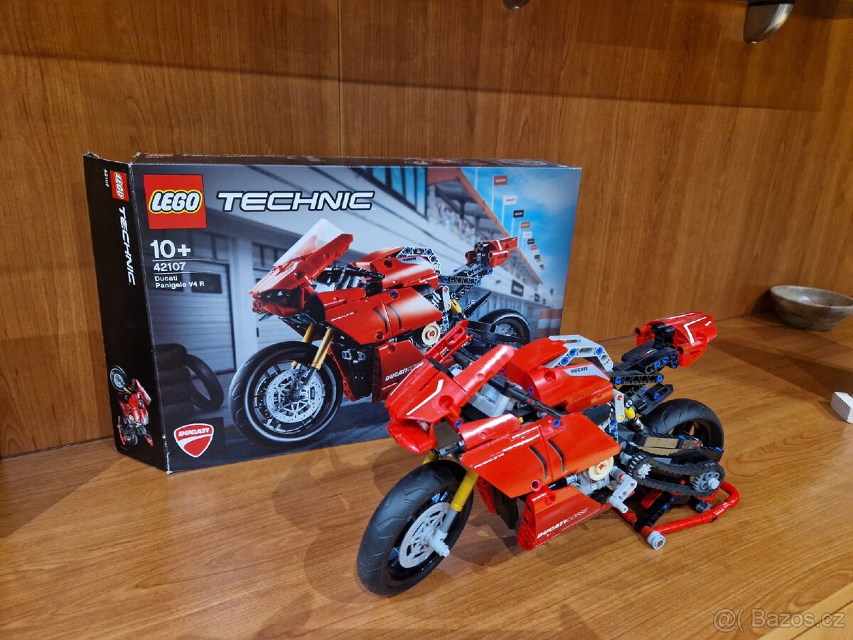 Lego Technic Ducati Panigale V4R - 2