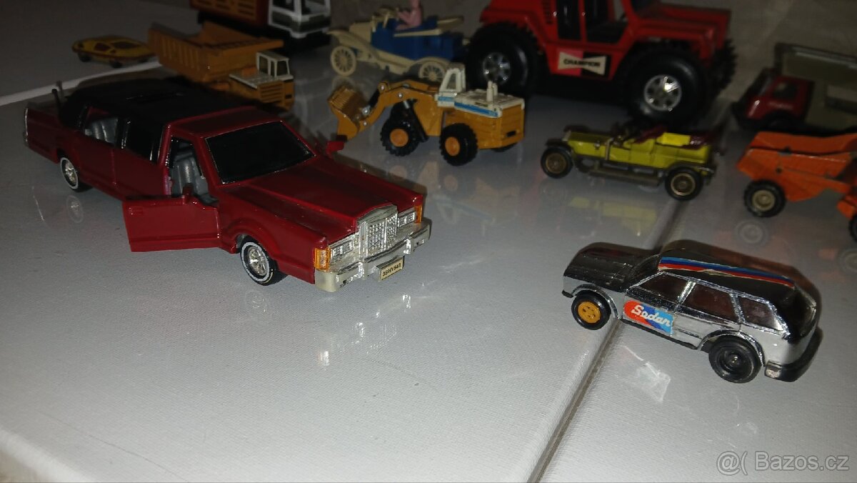 Starší autíčka dle fotek - 2
