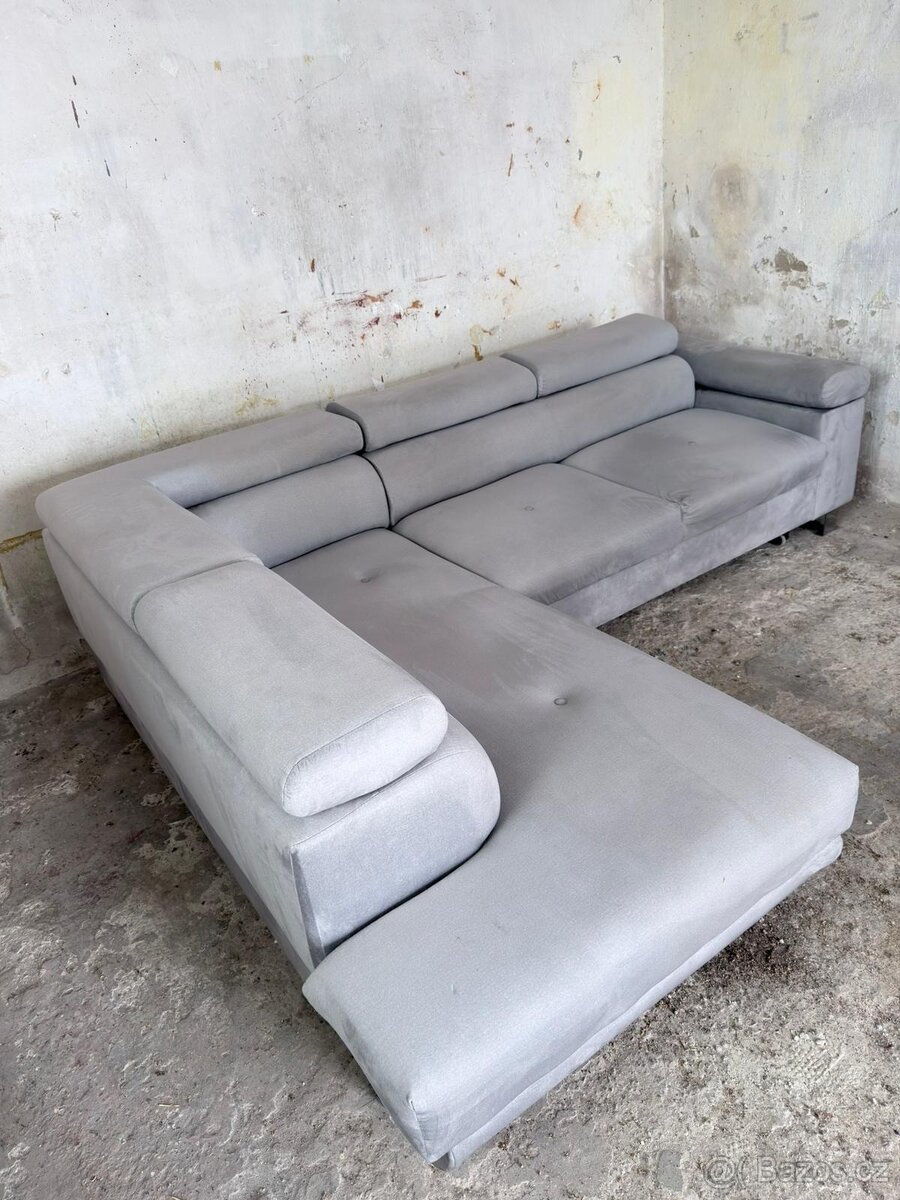 Sedací souprava světle šedé barvy - 2