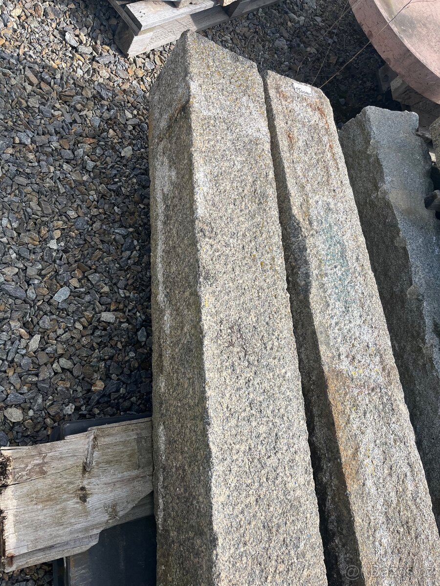 Vratové sloupy žulové - 2