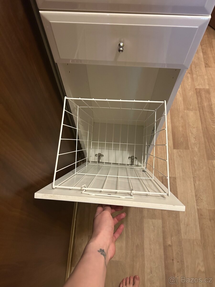 Skříň do koupelny s košem na prádlo - 2