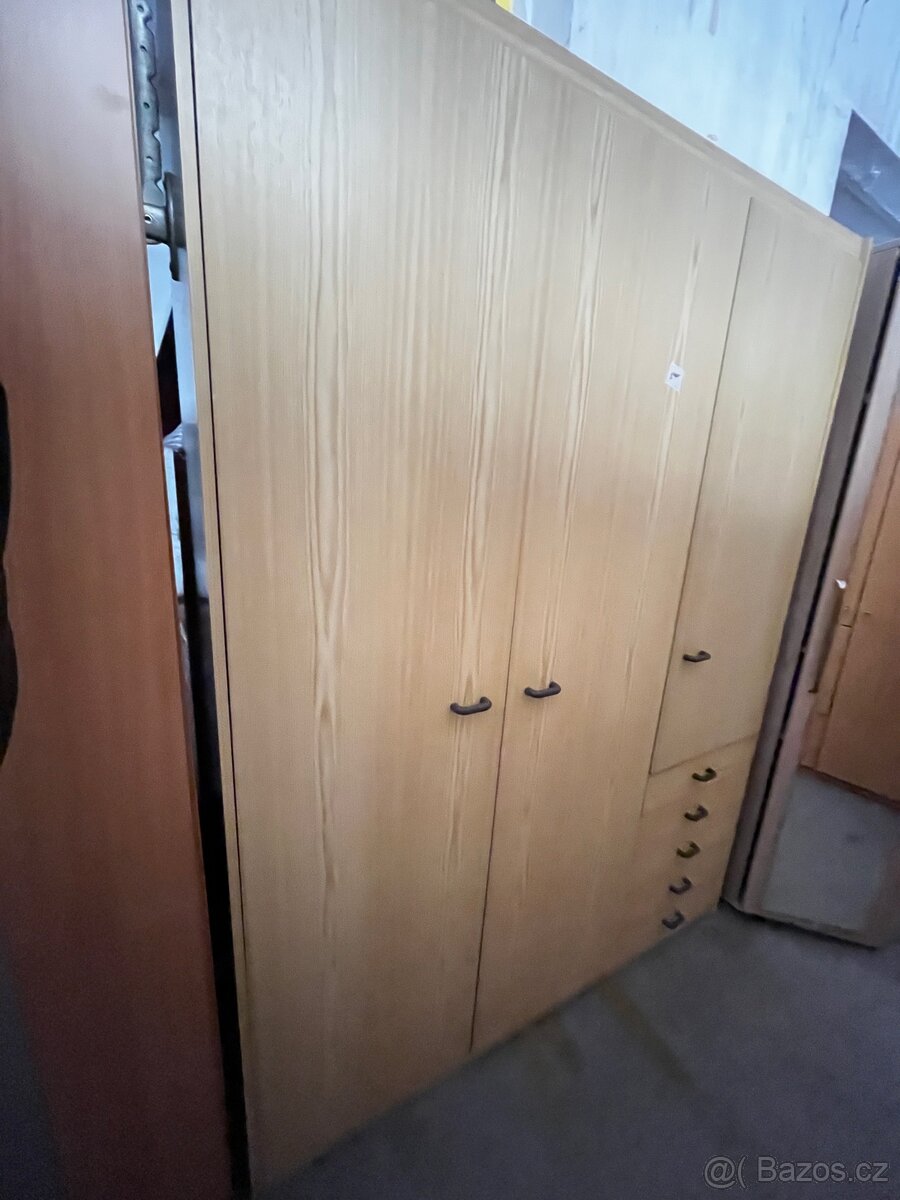 Šatní skříň - 2