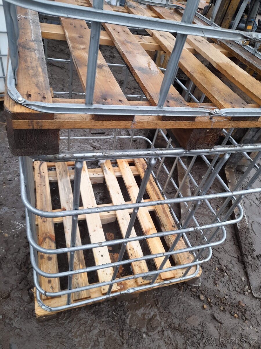 Prodám ibc klece na dřevěné paletě - 2
