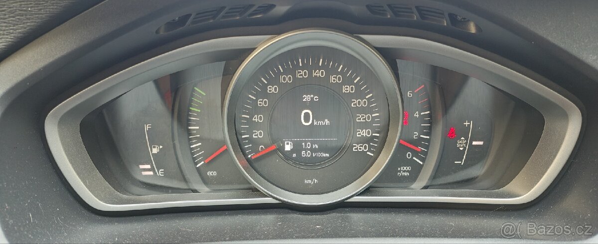 Volvo V40 D2 rok 2018 - 2