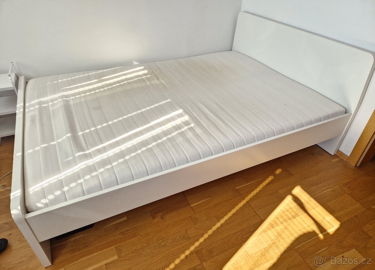 Postel s roštem + matrace 140x200 Ikea - 2