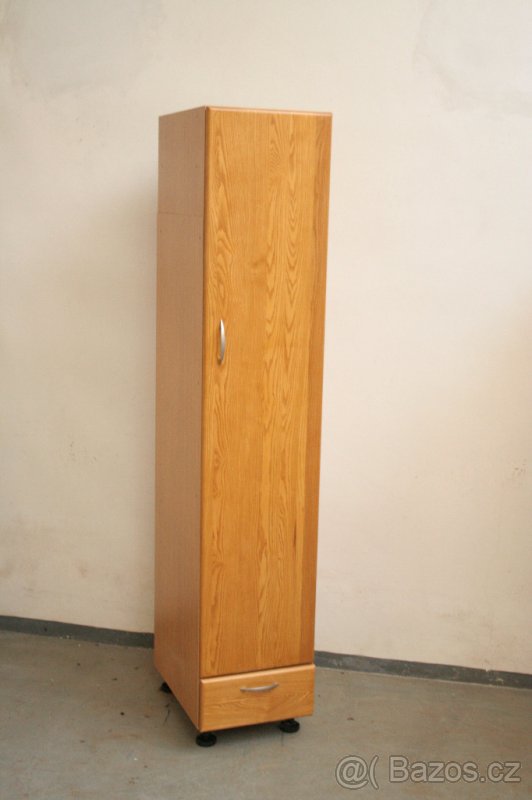 Skříň šatní - 2