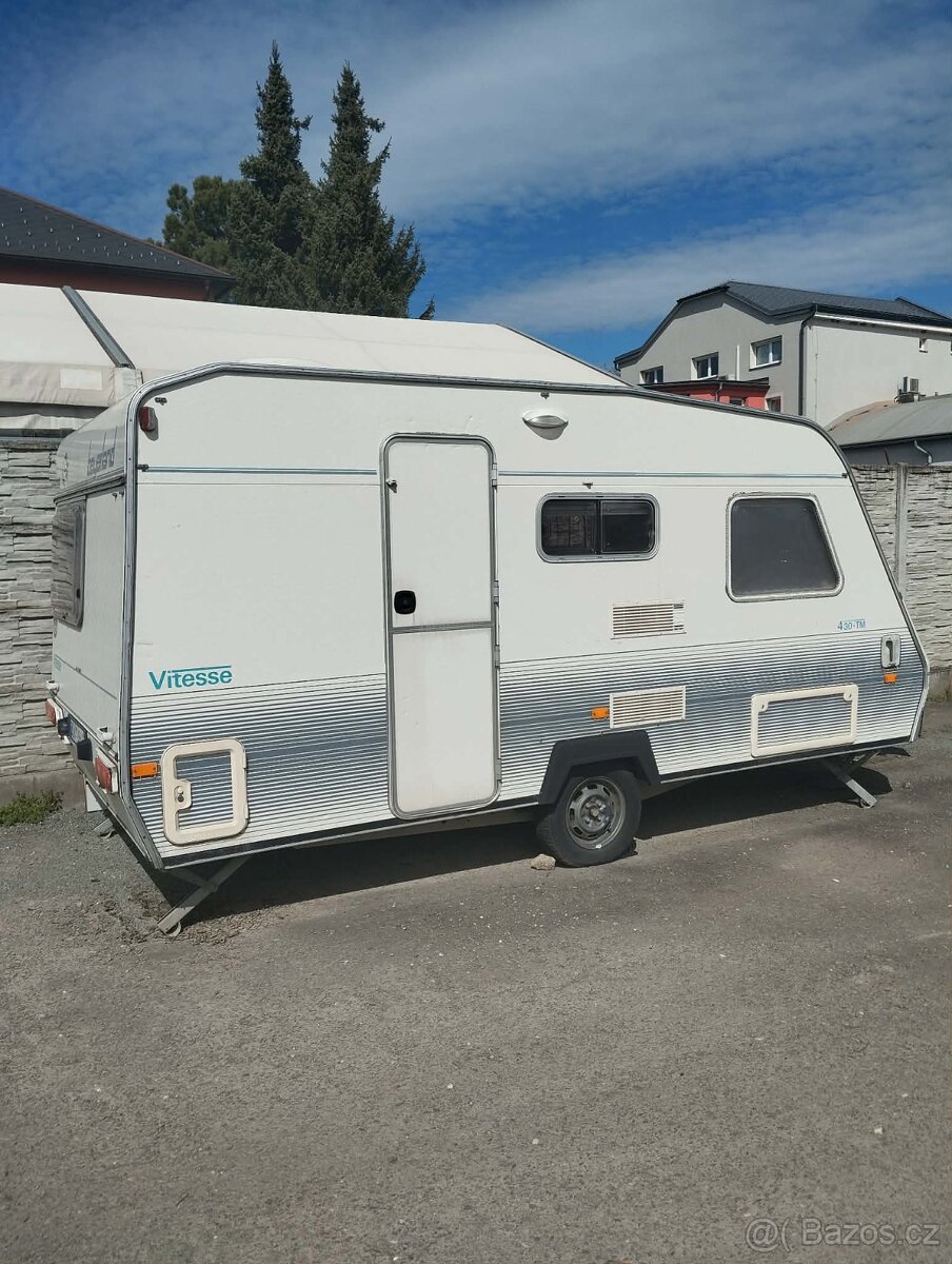 Karavan Beyerlan pro 3 osoby - 2