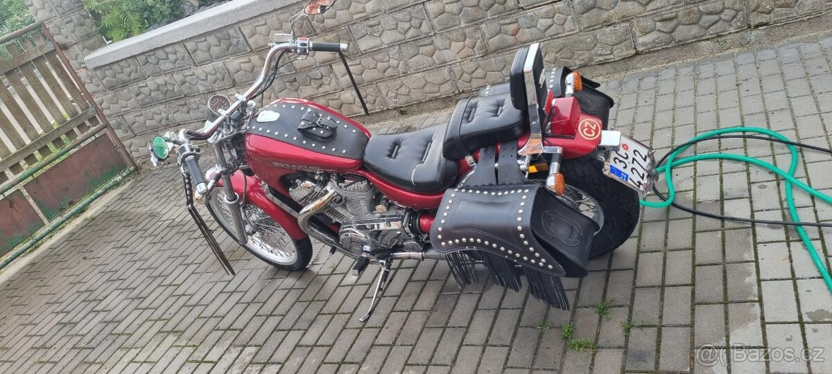 Suzuki Intruder VS 800 - 2