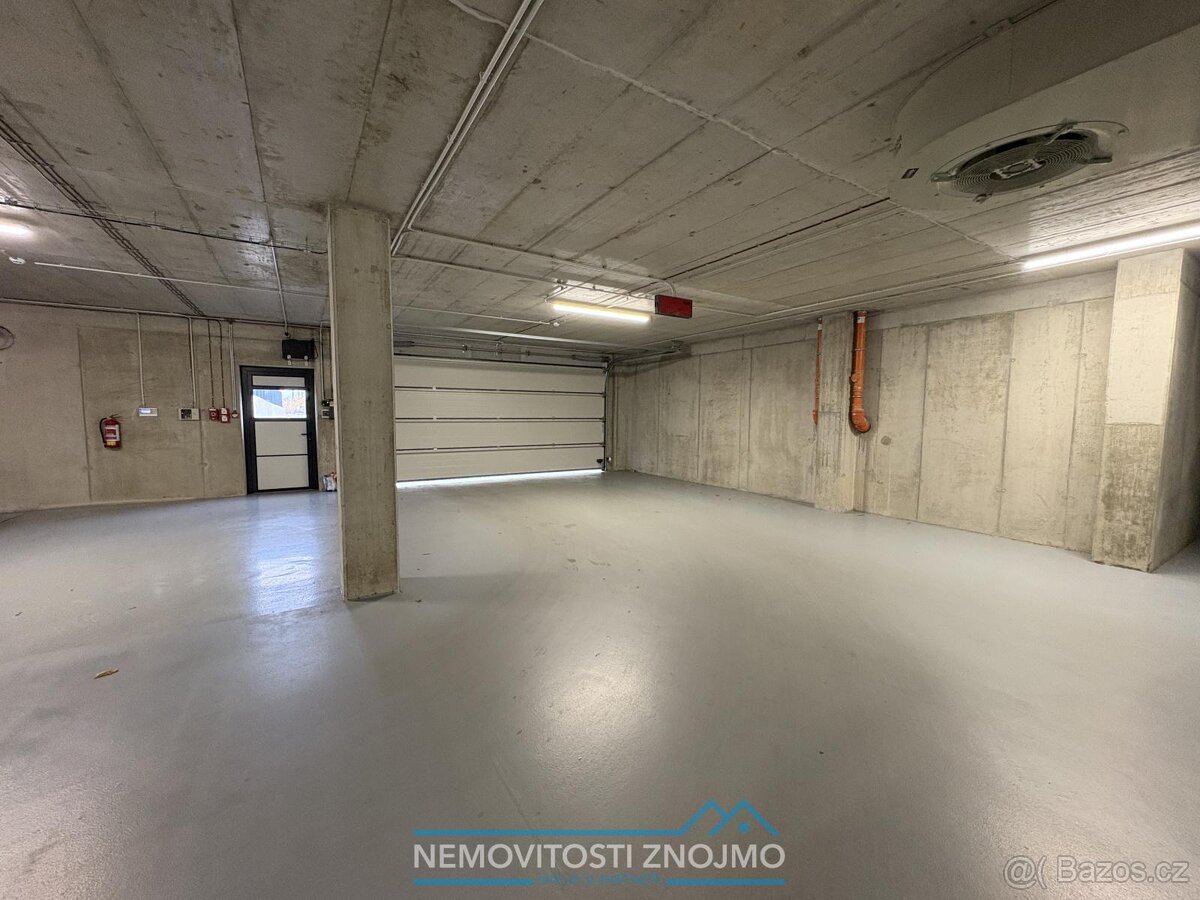 K dlouhodobému pronájmu garážové stání v Rezidenci Kosmákov - 2